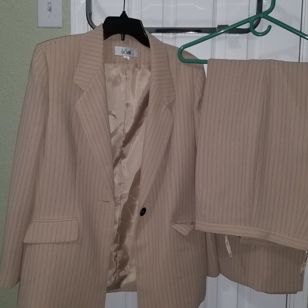 Ladies 2 piece suit